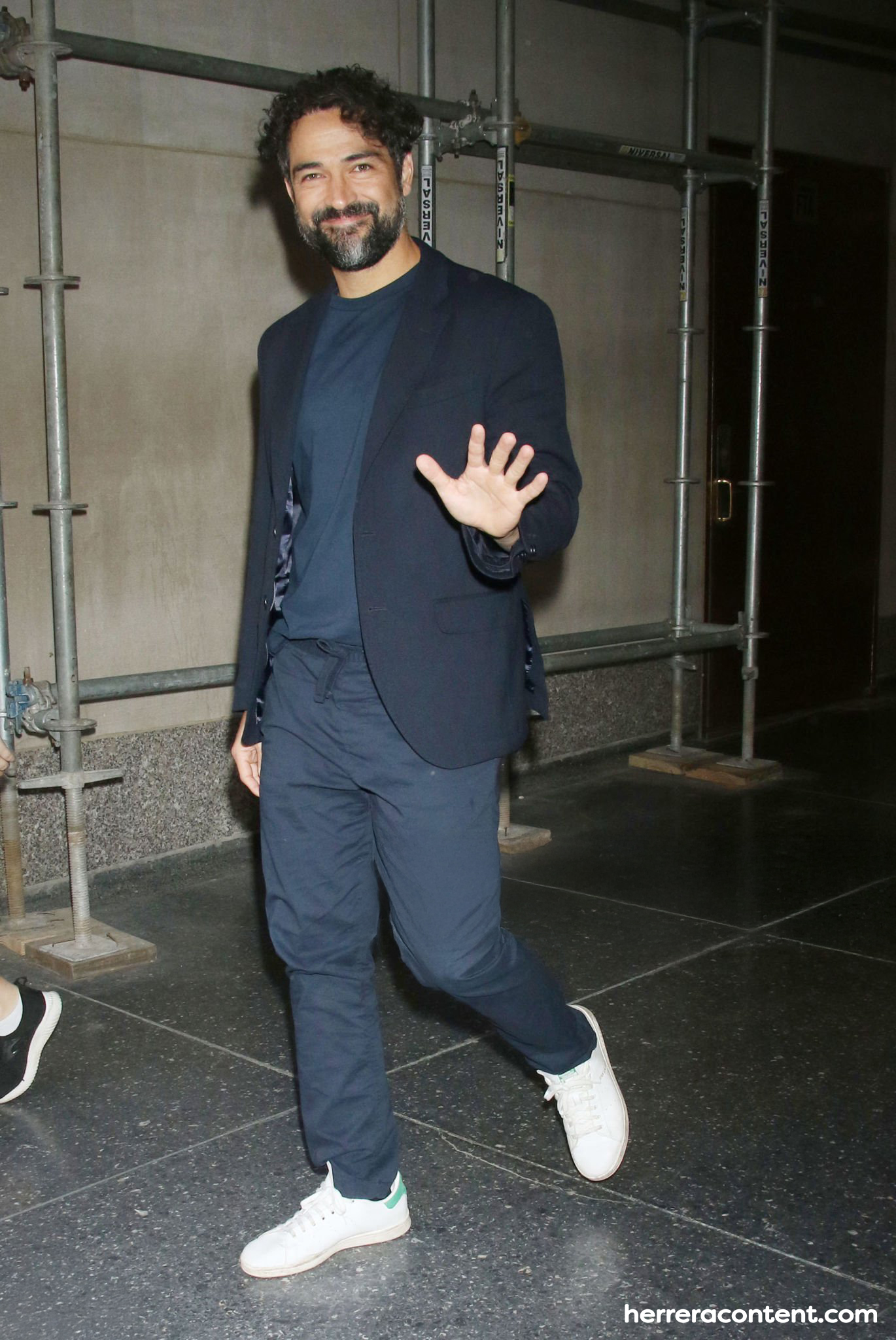 HQ
