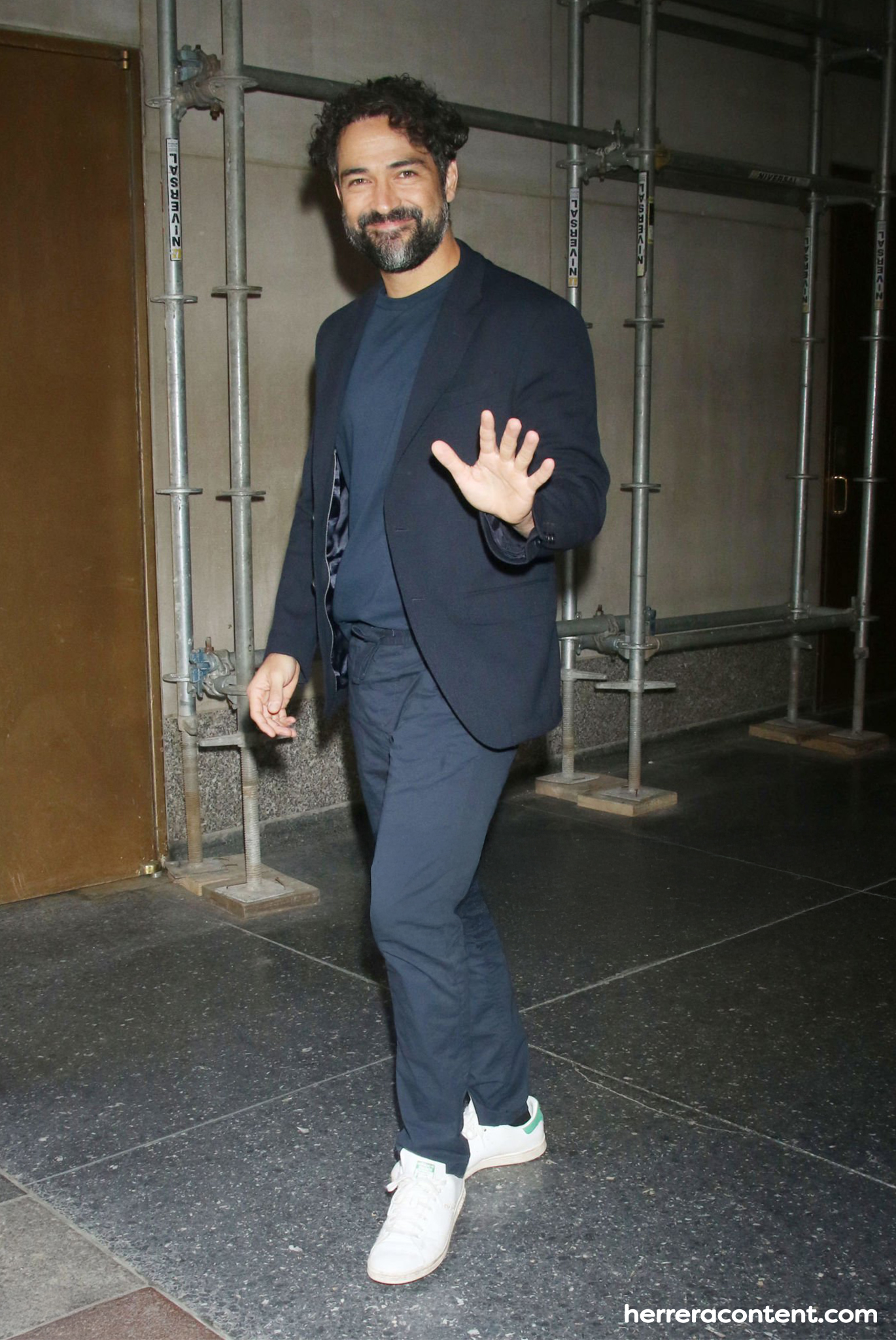HQ
