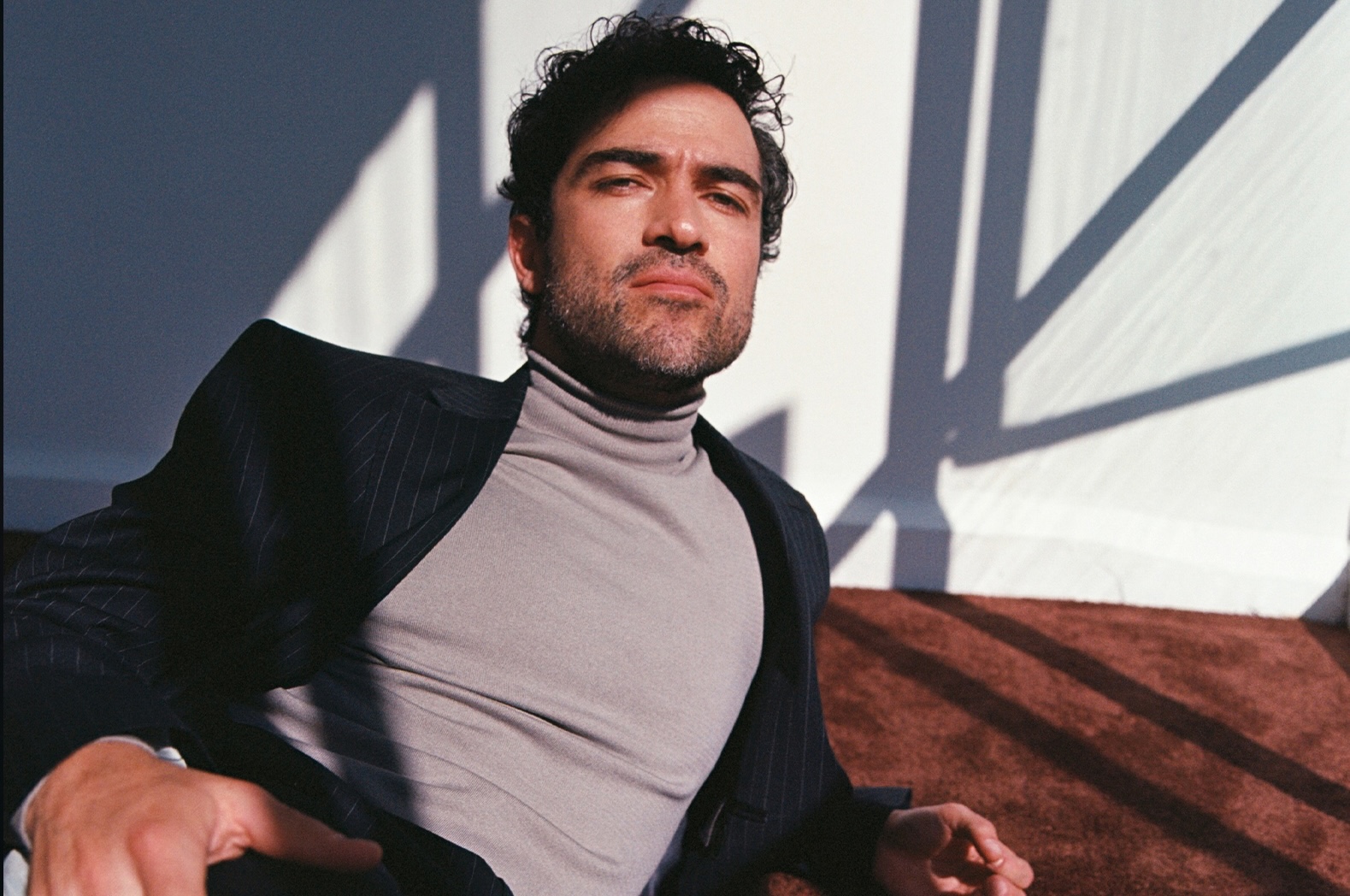 alfonso-herrera-latina-magazine-2022-001.jpg