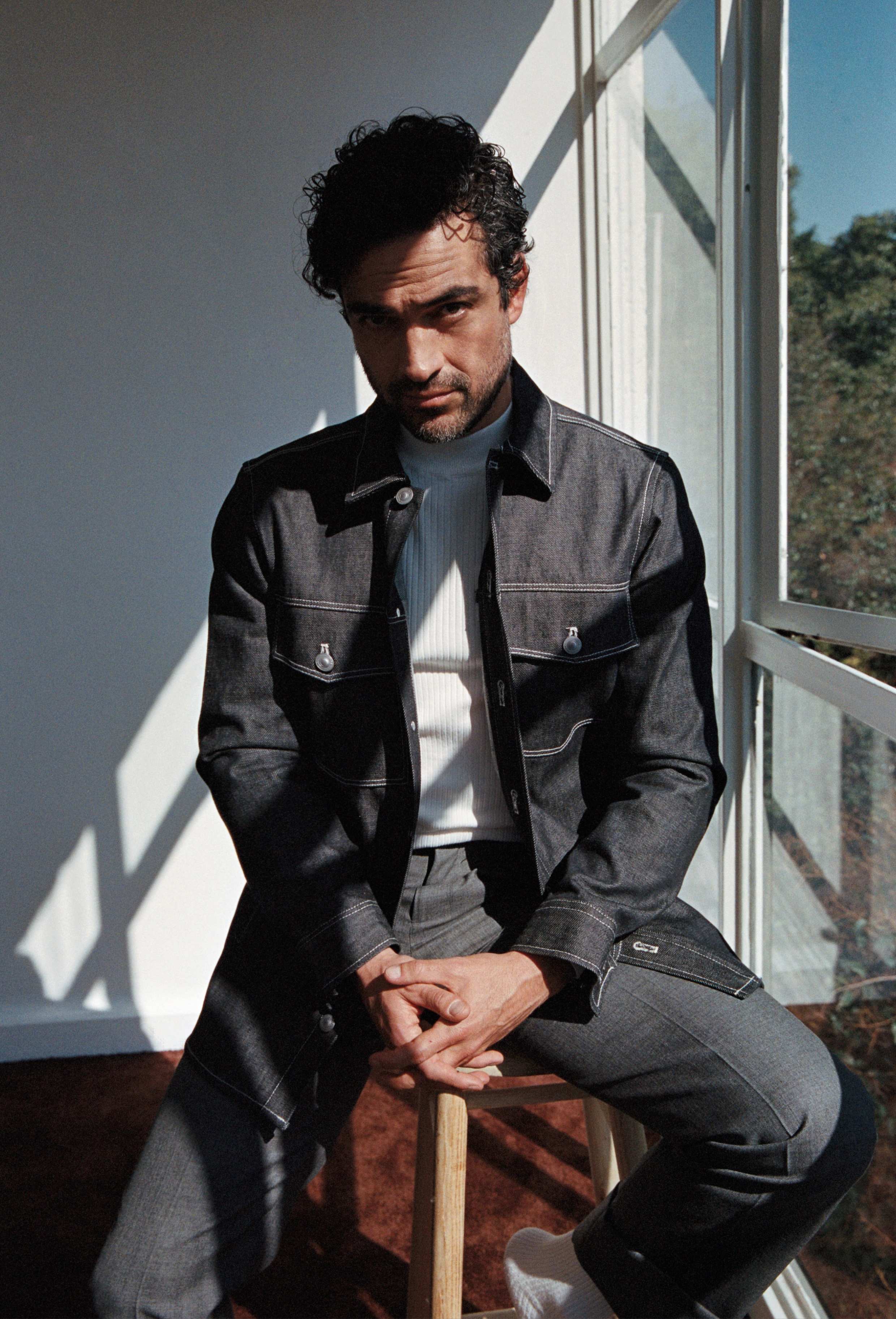 alfonso-herrera-latina-magazine-2022-003.jpg
