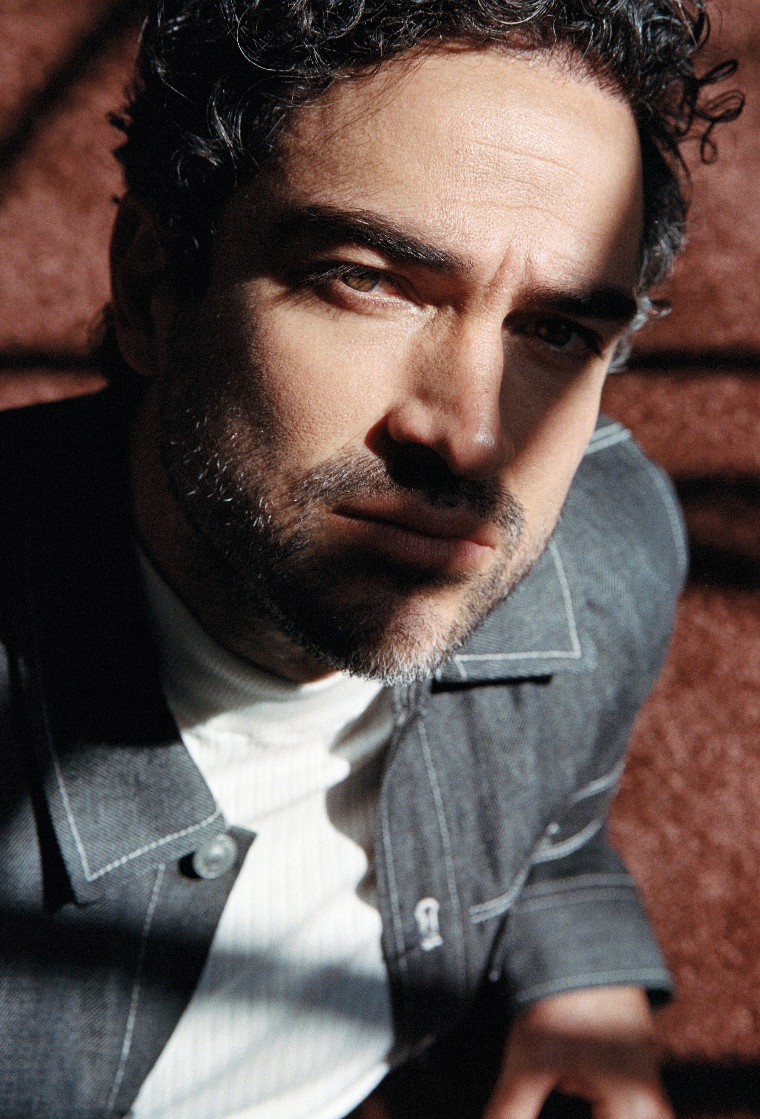 alfonso-herrera-latina-magazine-2022-004.jpg